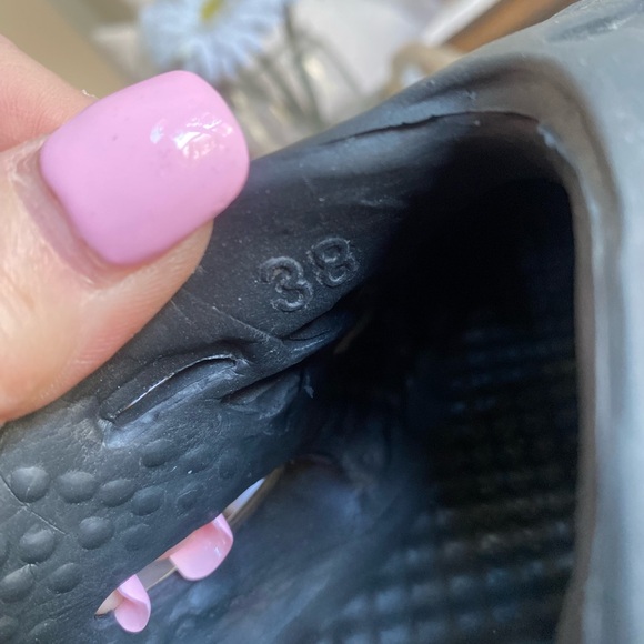 YEEZEYS! Excellent CONDITION YEEZYS, Sz 38! Used but LOTS & LOTS OF LIFE LEFT. - Picture 7 of 9